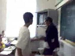 网友爆料某学校老师视频,某学校老师视频引发热议，真相究竟如何？  第3张